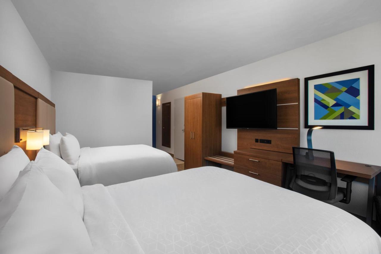 Holiday Inn Express Charleston-Civic Center By Ihg Exterior photo