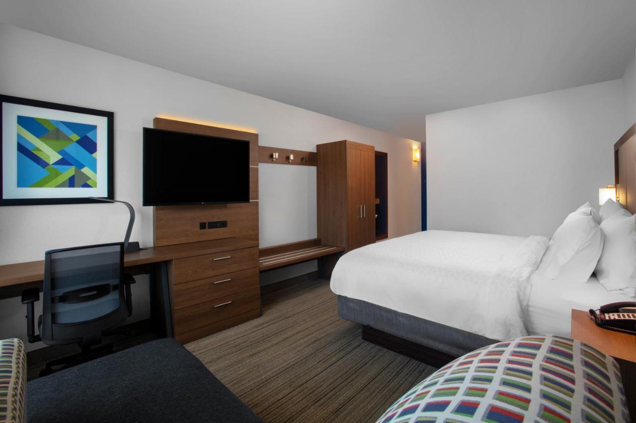 Holiday Inn Express Charleston-Civic Center By Ihg Exterior photo