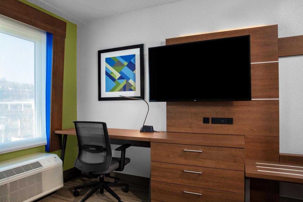 Holiday Inn Express Charleston-Civic Center By Ihg Exterior photo