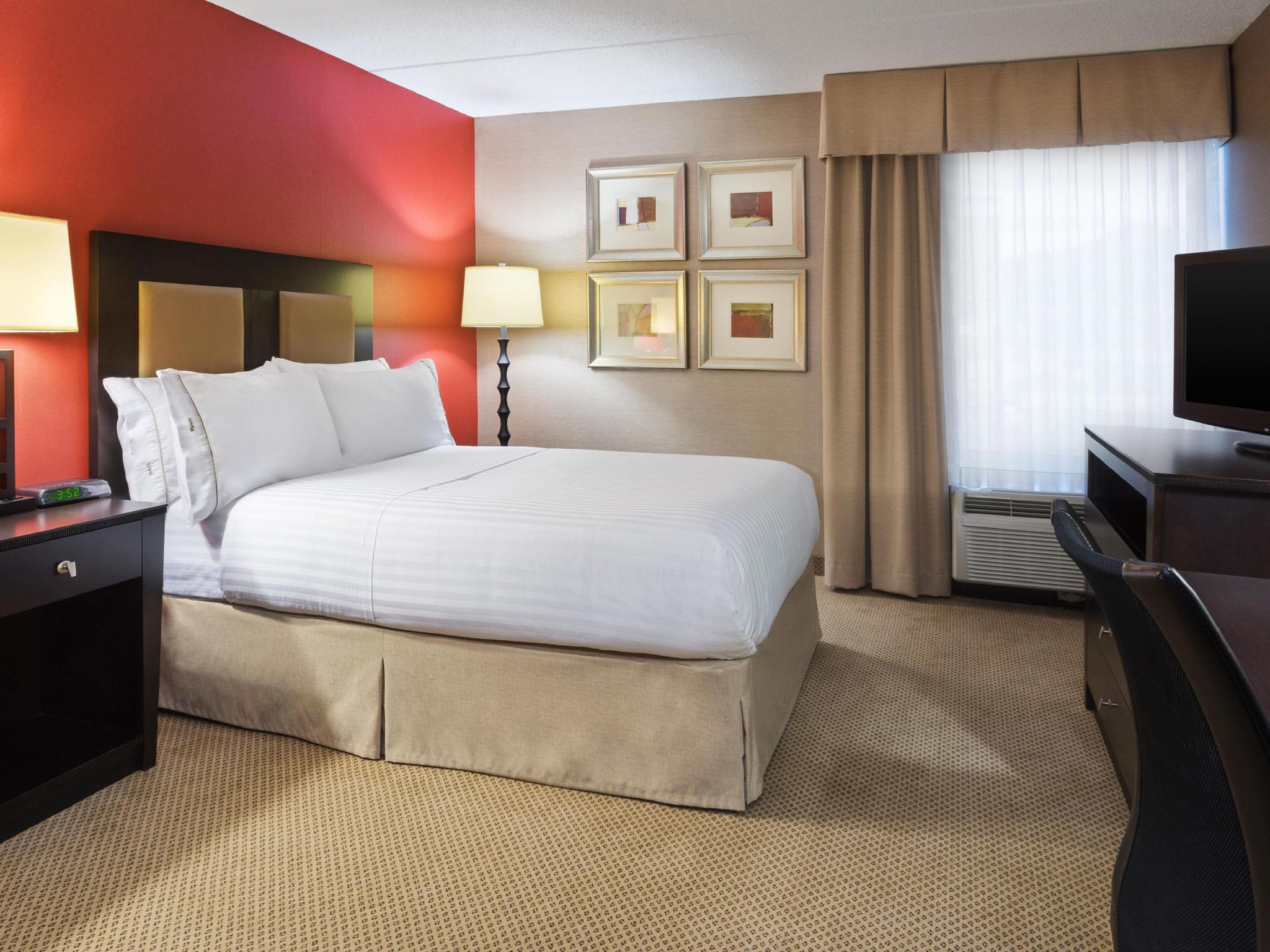 Holiday Inn Express Charleston-Civic Center By Ihg Exterior photo