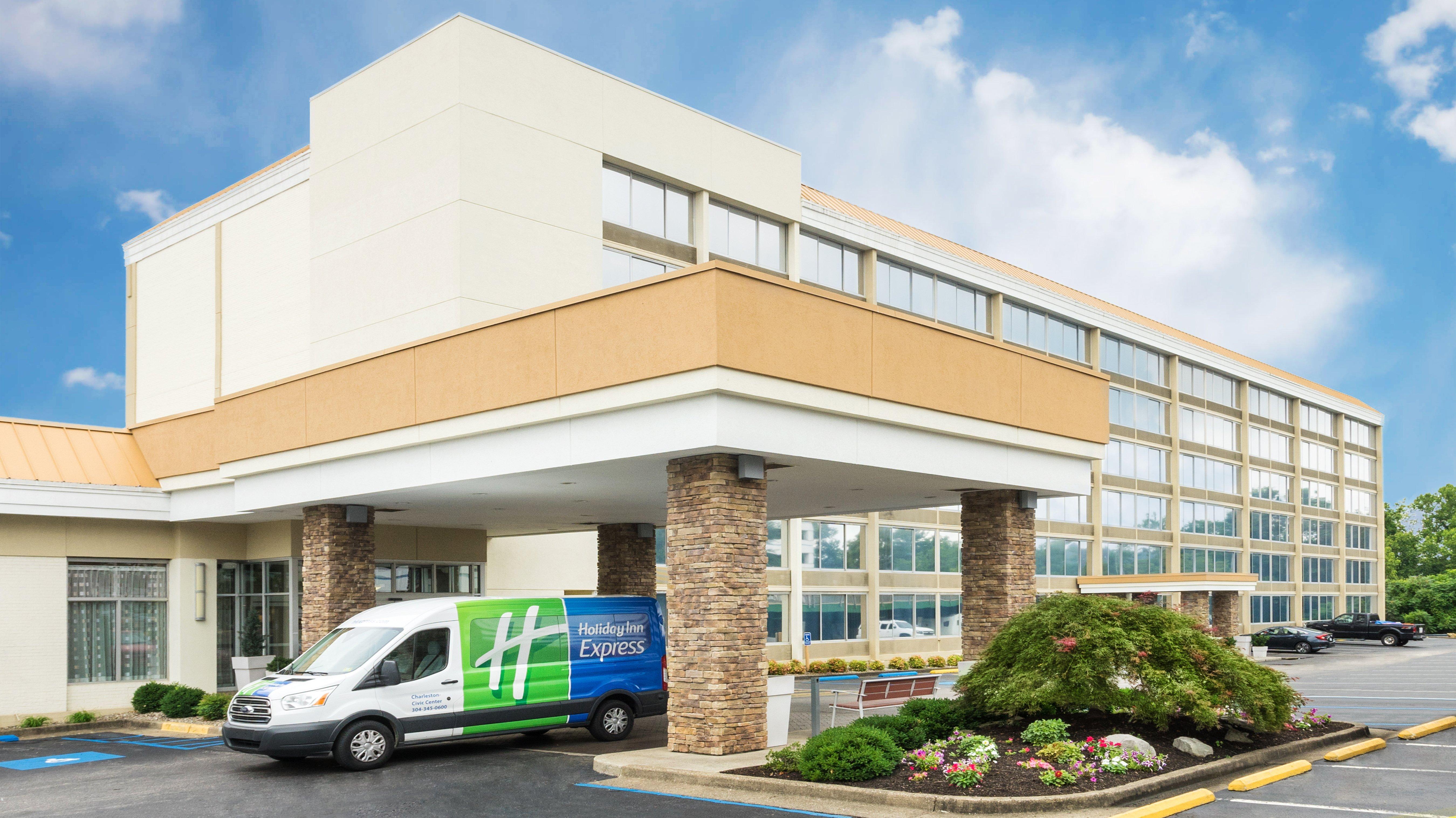 Holiday Inn Express Charleston-Civic Center By Ihg Exterior photo