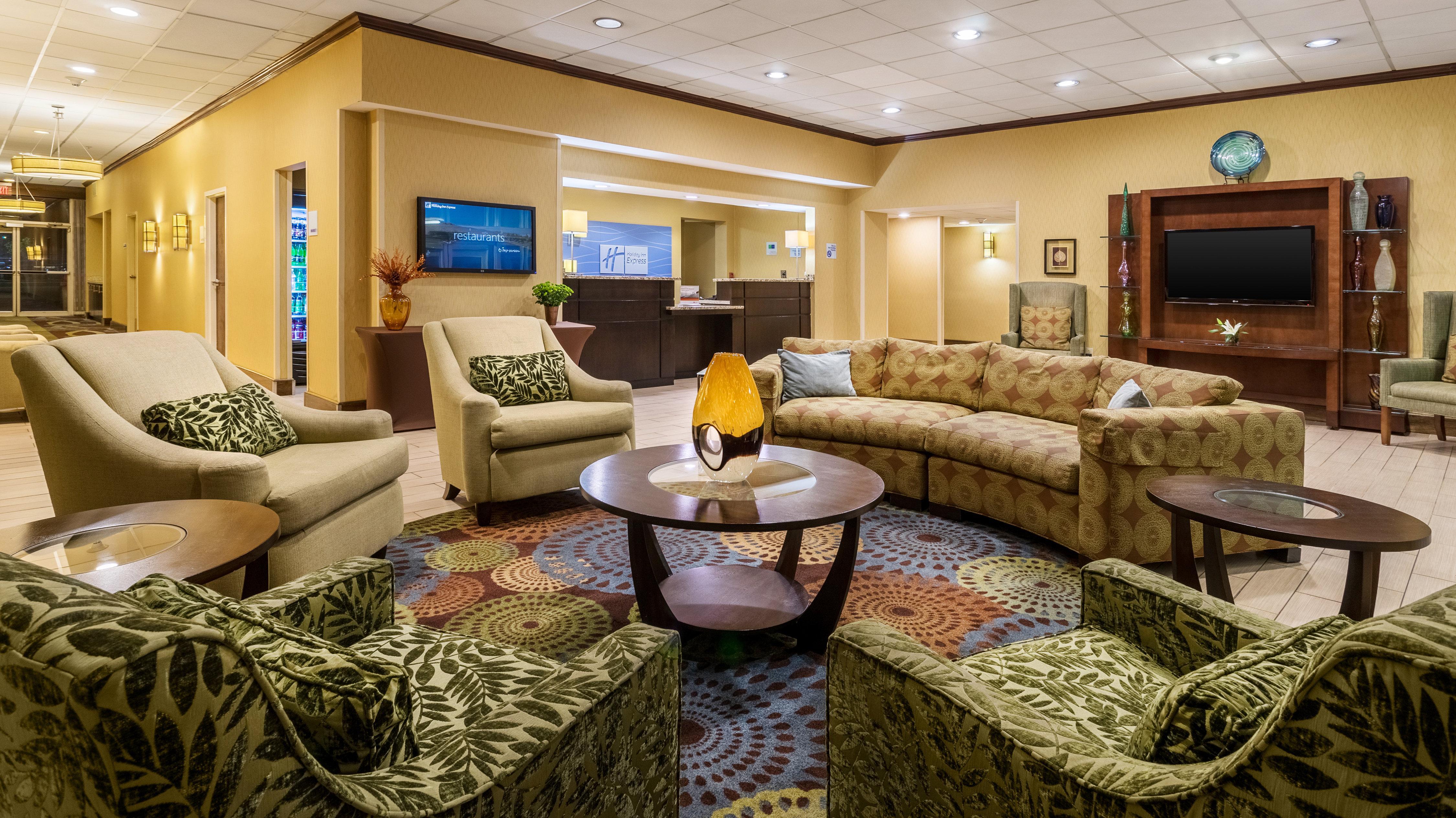 Holiday Inn Express Charleston-Civic Center By Ihg Exterior photo