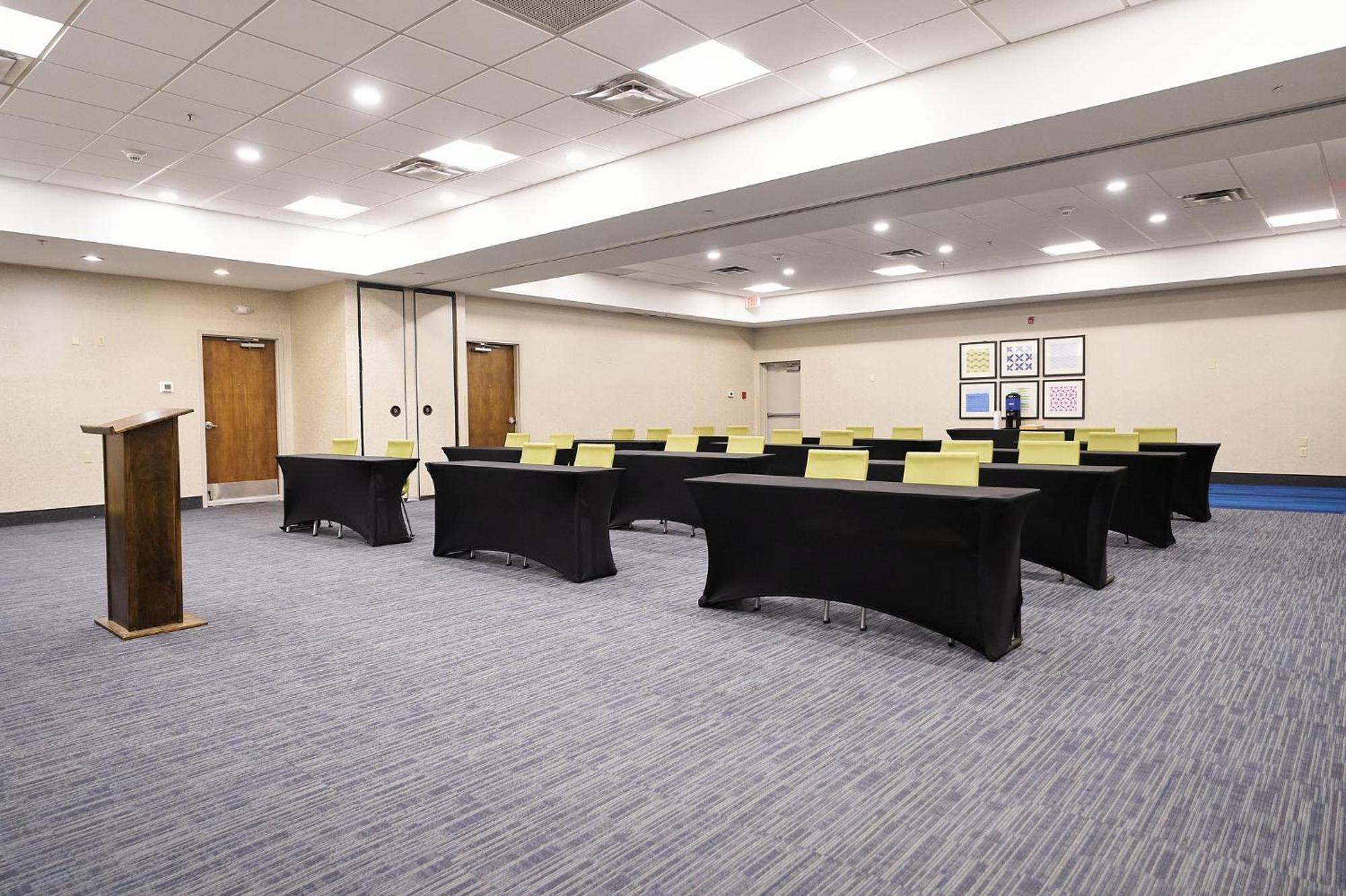 Holiday Inn Express Charleston-Civic Center By Ihg Exterior photo