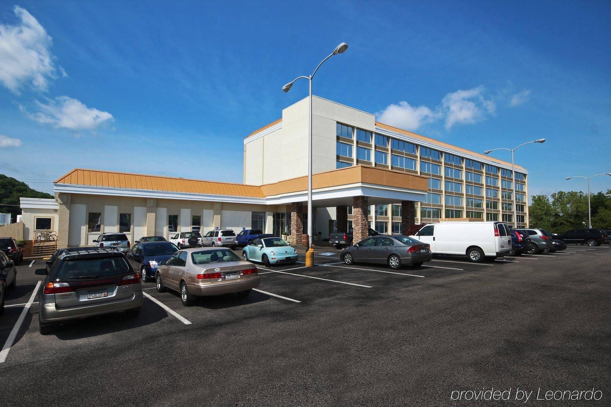 Holiday Inn Express Charleston-Civic Center By Ihg Exterior photo